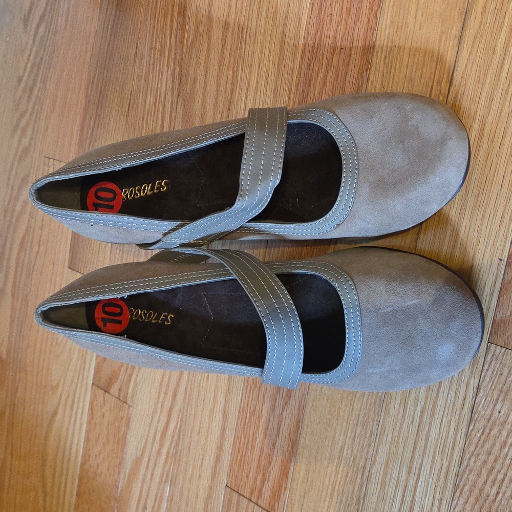 Areosoles Chic Women's Taupe Mary Jane Heels